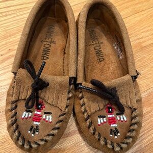 Minnetonka THUNDERBIRD BEADED BROWN FRINGE Leather Moccasin